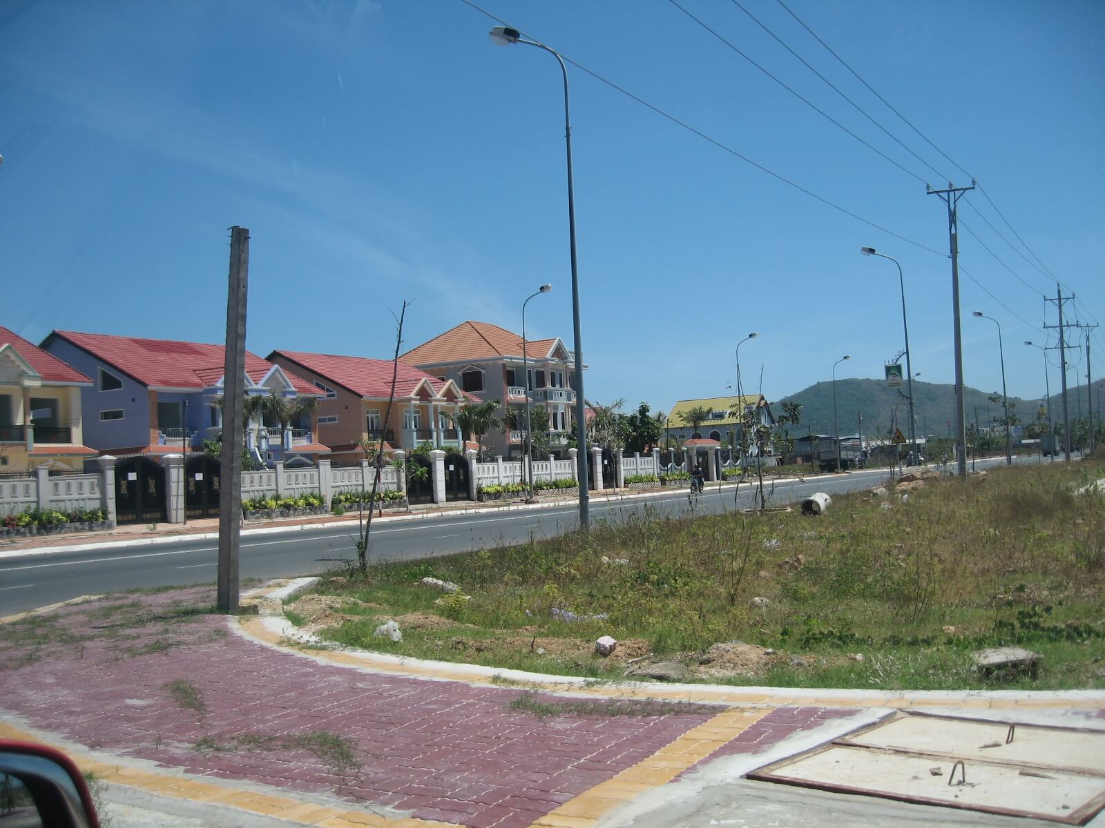 Lừa đảo nhà đất bằng sổ đỏ giả tràn lan