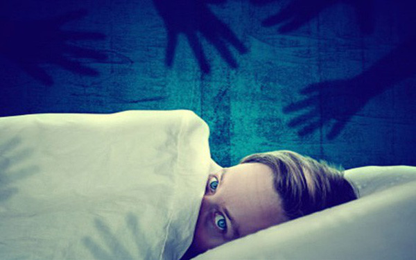 Nhìn thấy bóng người khi bị bóng đè