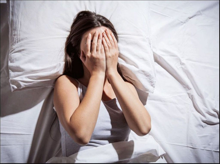 Ngủ không sâu giấc khiến tinh thần uể oải