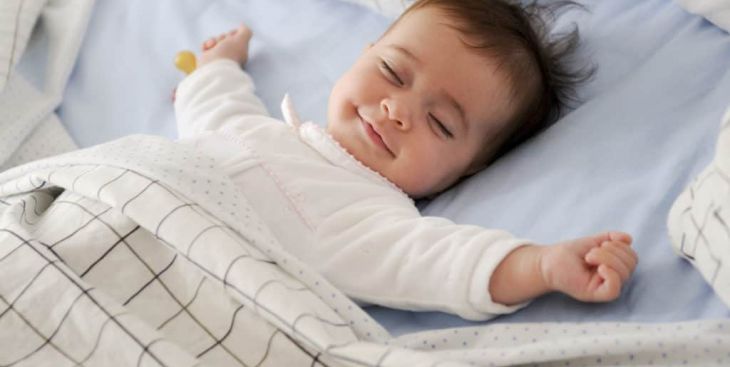 Trẻ ngủ hay nói mơ: Nguyên nhân & cách khắc phục