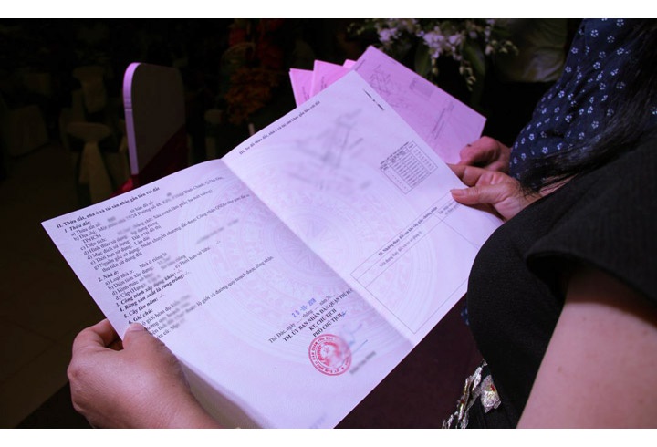 Kiểm tra sổ đỏ