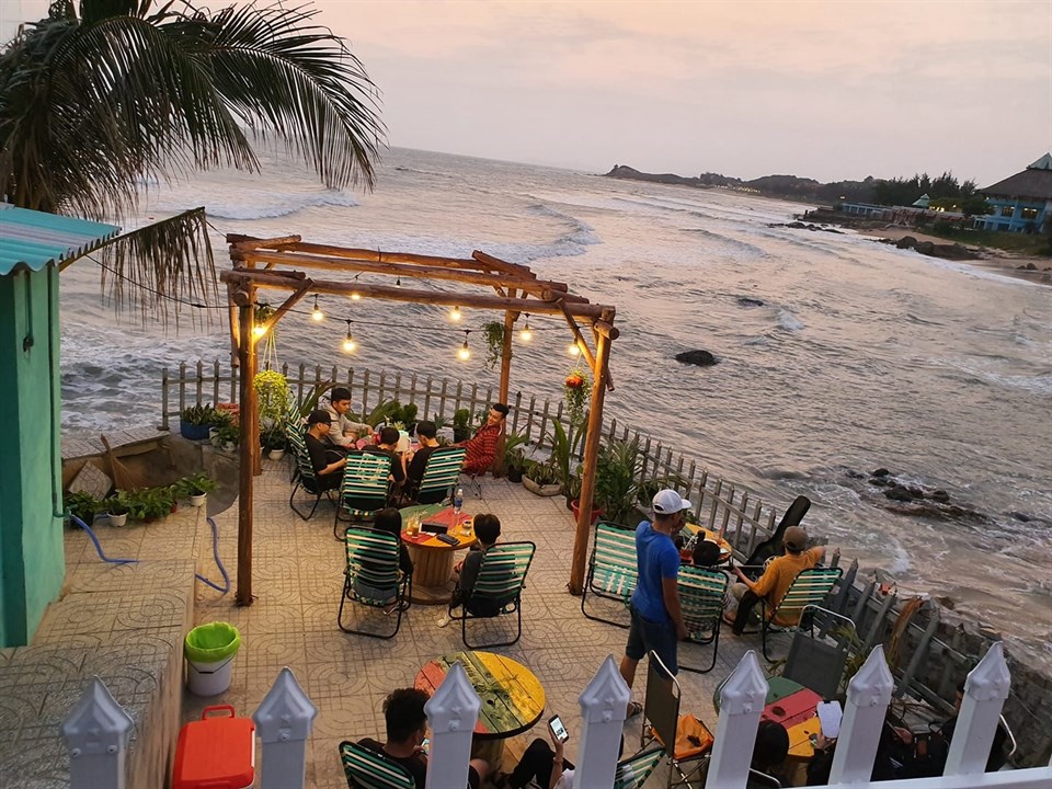 Quán cafe Bãi Xanh là quán có view biển tuyệt đẹp