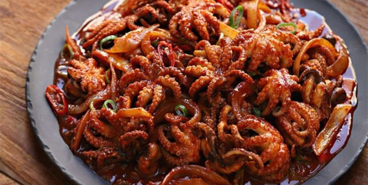 Chia sẻ 02 cách làm đồ ăn hải sản thơm ngon như nhà hàng