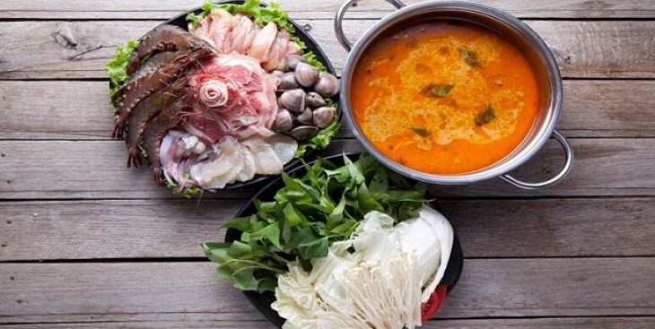 Lẩu hải sản ăn rau gì? Cách nấu lẩu hải sản ngon