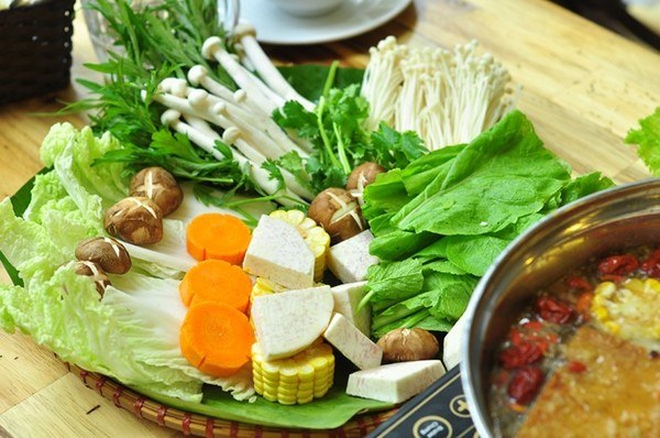 Rau nhúng lẩu thập cẩm rất đa dạng