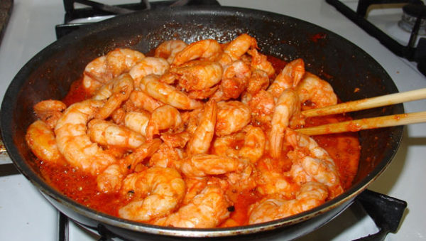 Hướng dẫn cách kho tôm mặn ngọt