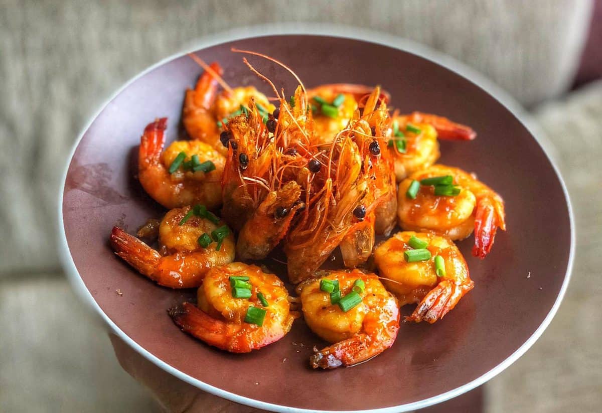 Tôm kho mặn đậm đà, đưa cơm