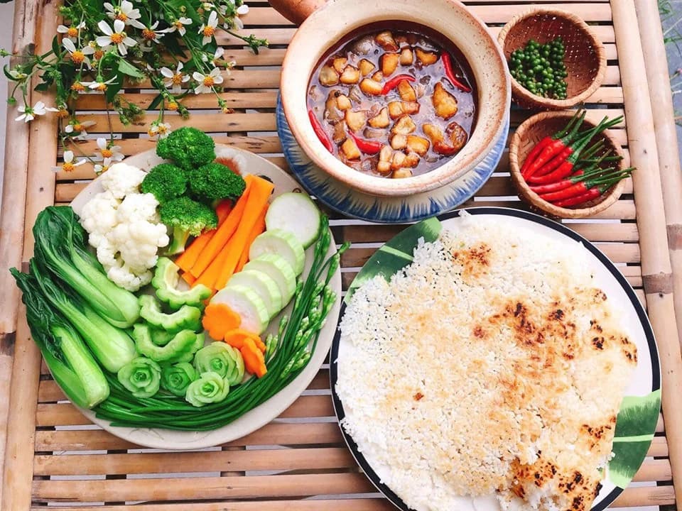 Món tôm khô kho quẹt ăn cùng với cơm trắng rất ngon