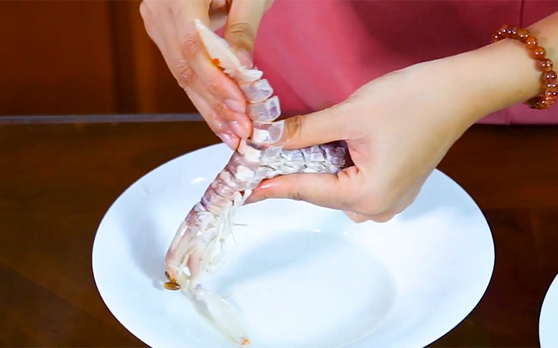 Hướng dẫn cách lột tôm tích nhanh chóng