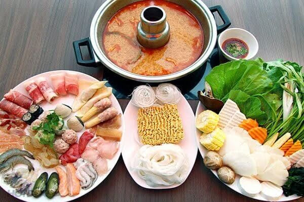 Chuẩn bị nguyên liệu nấu lẩu gà thập cẩm