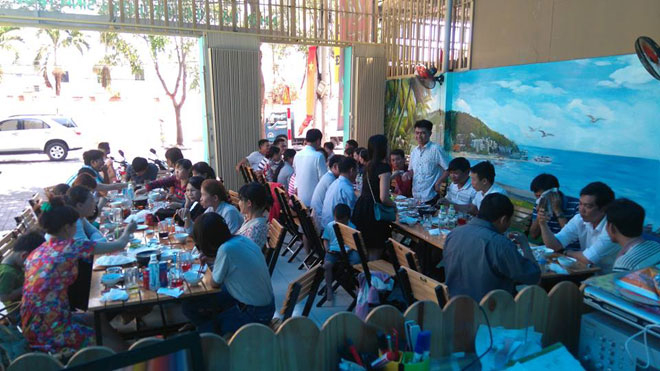 Quán 7 Lượm nườm nượp khách