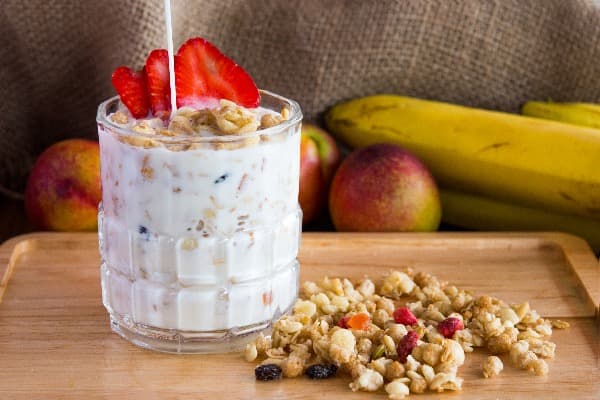 Ngũ cốc Calbee xay cùng sinh tố hoa quả