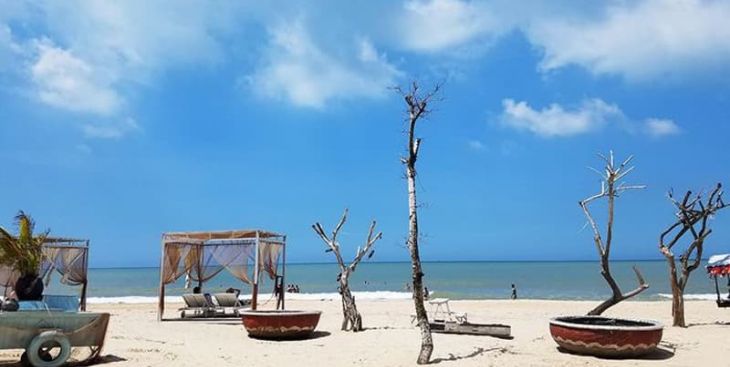 Bãi tắm Cam Bình - Địa điểm du lịch đáng trải nghiệm