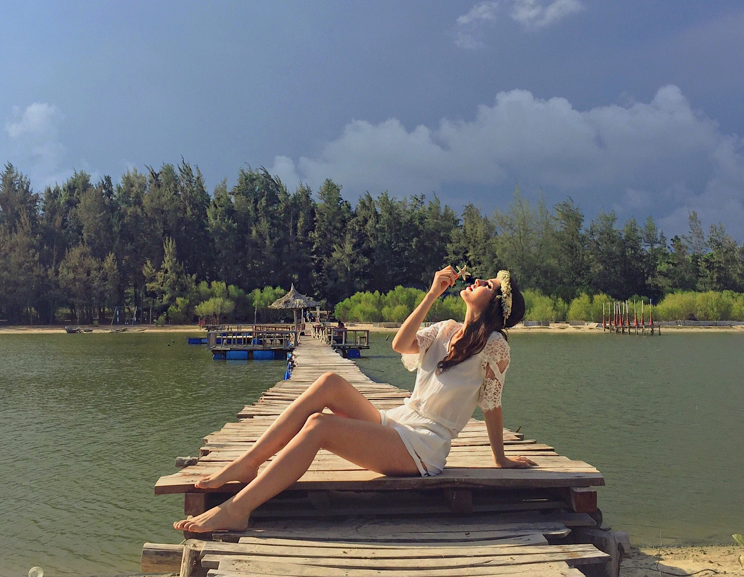 Chụp ảnh sống ảo tại phim trường biển lãng mạn