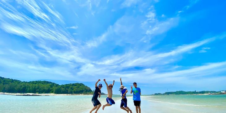 Khám phá vẻ đẹp hoang sơ, bình dị tại bãi biển Dinh Cô